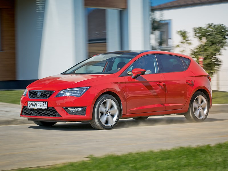 Seat Leon 2013 вид сбоку