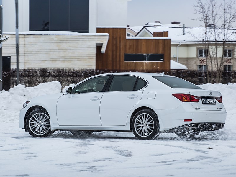 Lexus GS 2013 вид сзади