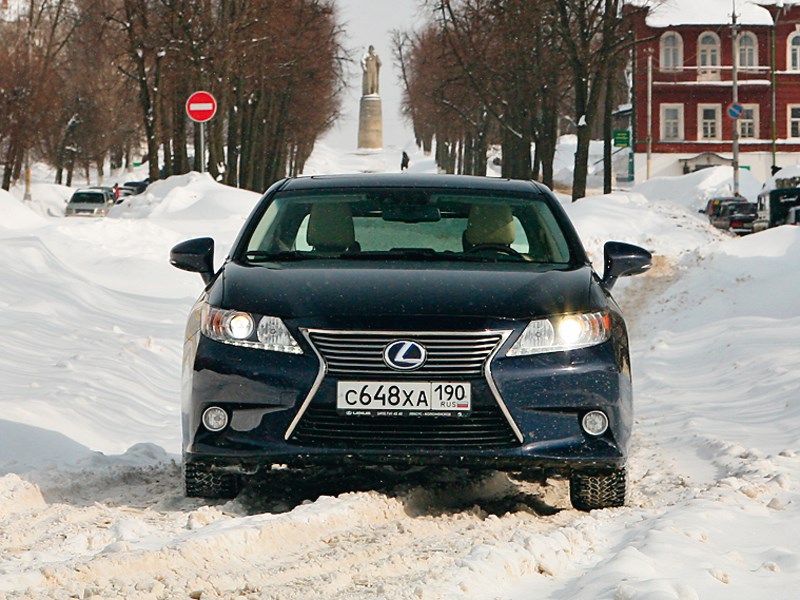 Lexus ES 300h 2012 вид спереди