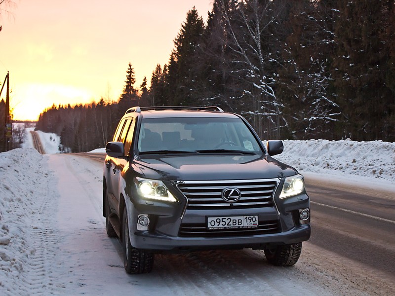 Lexus LX 570 2012 вид спереди