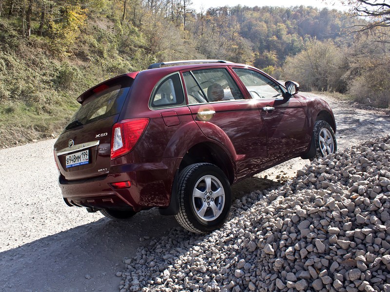 Lifan X60 2012 вид сзади