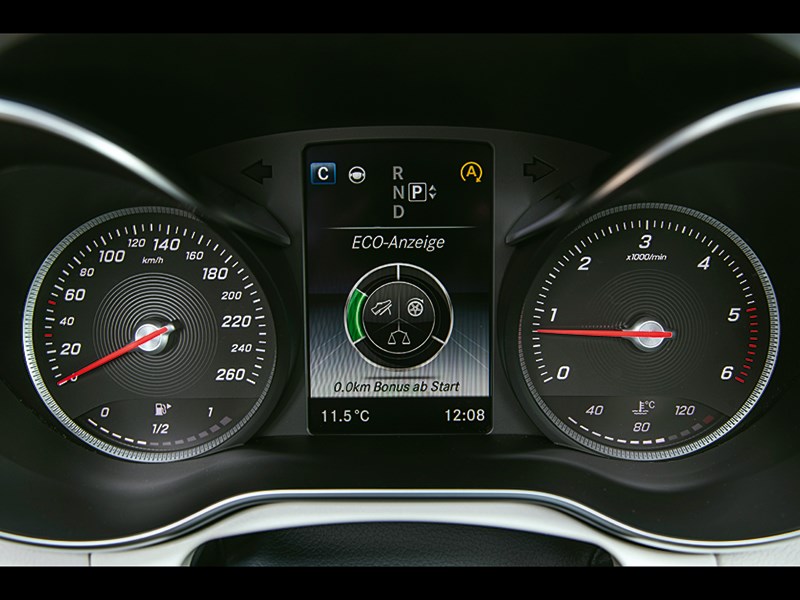 Mercedes-Benz С 250 2014 приборная панель