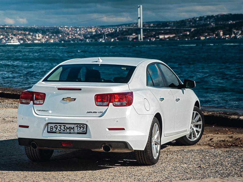 Chevrolet Malibu 2013 вид сзади