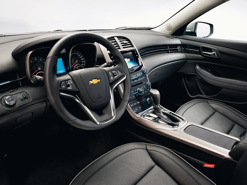 Chevrolet Malibu 2013 водительское место