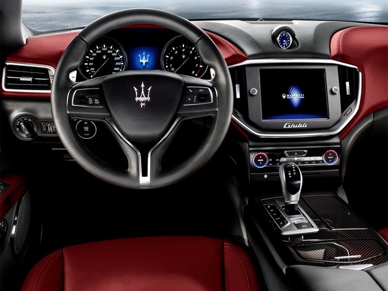 Maserati Ghibli 2014 водительское место
