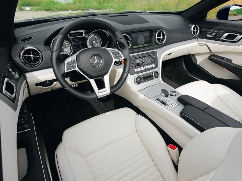 Mercedes-Benz SL 500 2012 водительское место