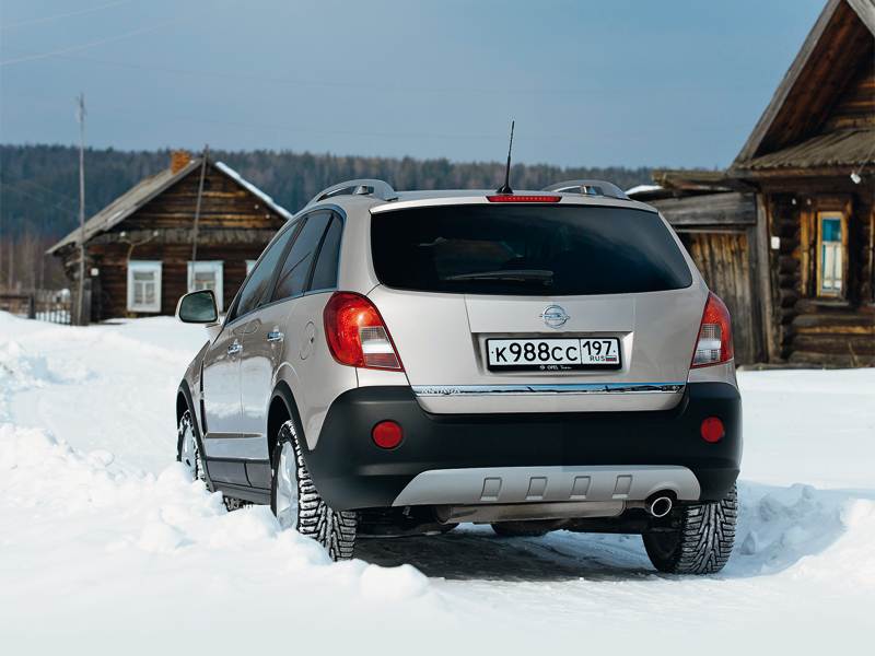 Opel Antara 2012 вид сзади