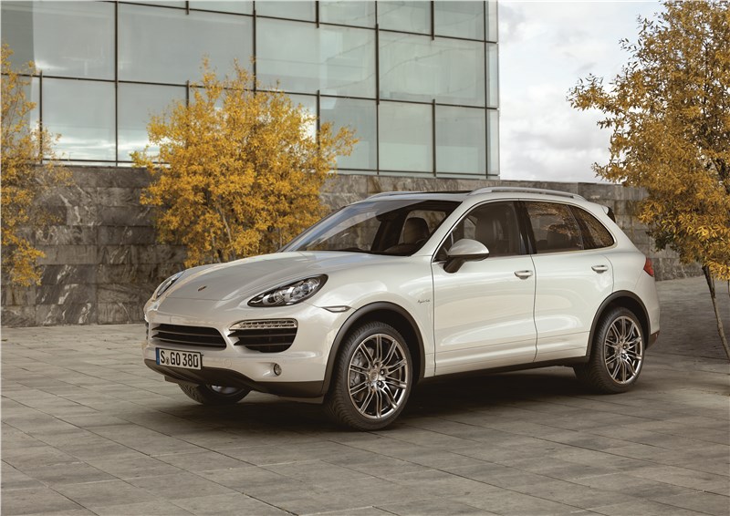 Porsche Cayenne S Hybrid появился одновременно с выходом второго поколения