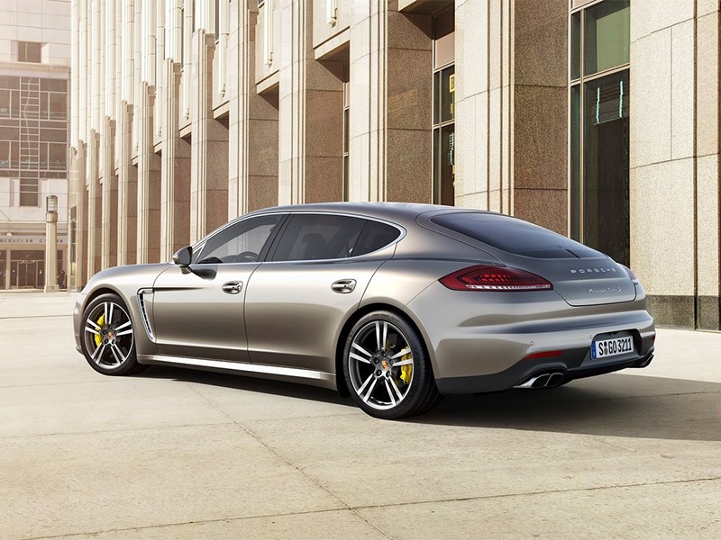 Porsche Panamera Turbo S 2013 вид сзади