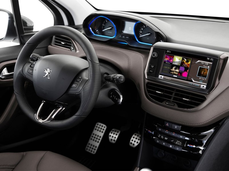 Peugeot 2008 2013 водительское место