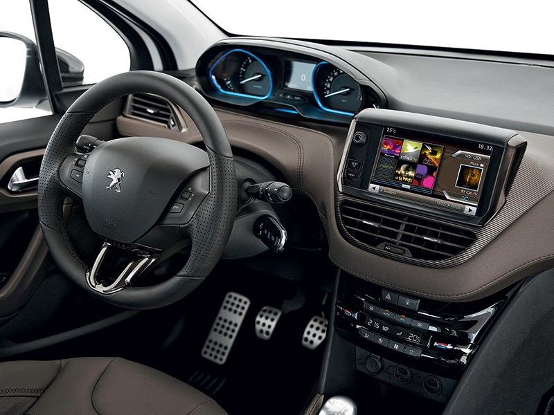 Peugeot 2008 2013 водительское место