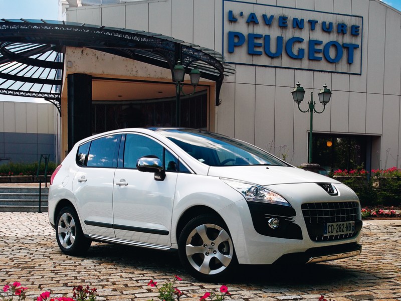 Peugeot 3008 2010 вид спереди