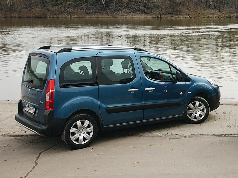 Peugeot Partner Tepee вид сбоку