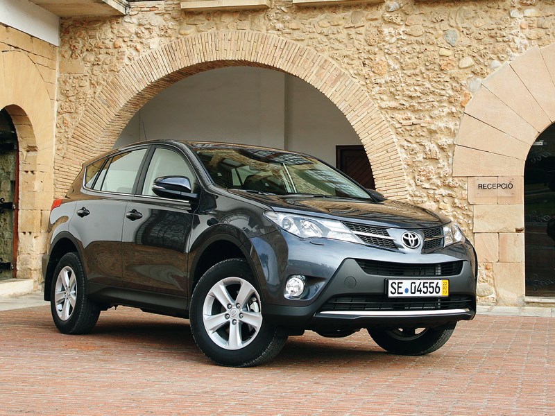 Toyota RAV4 2013 вид спереди