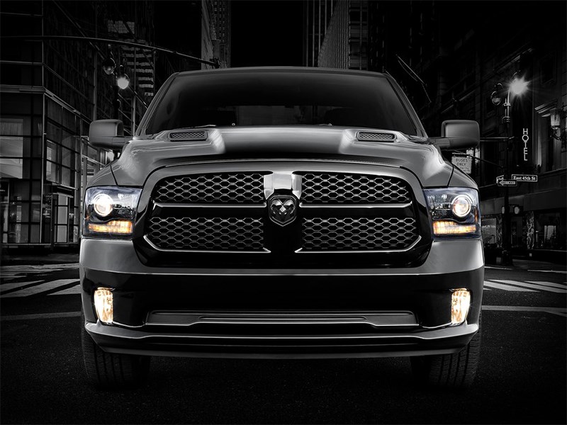 Dodge Ram 1500 Black Express 2013 вид спереди