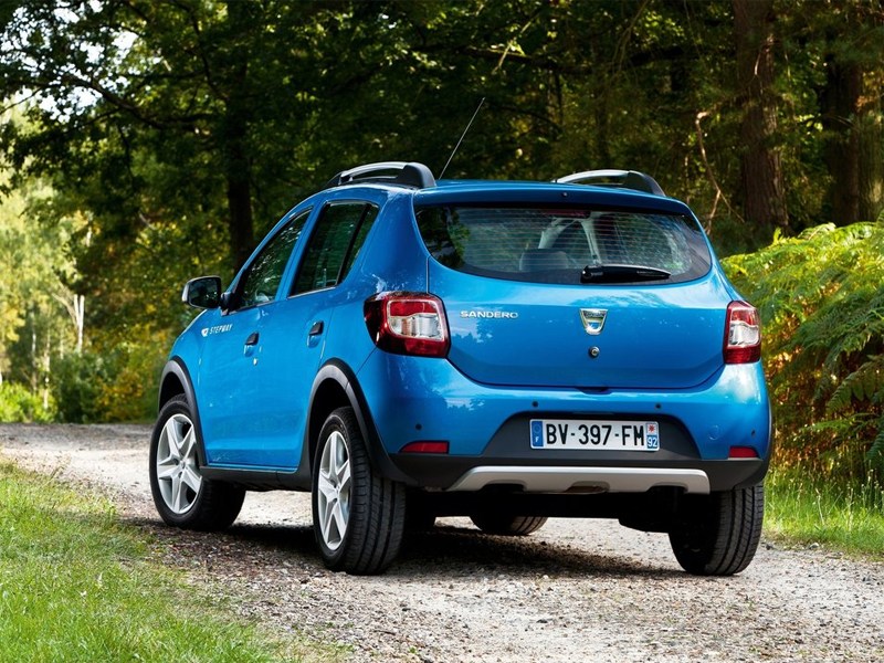 Dacia Sandero Stepway 2013 вид сзади