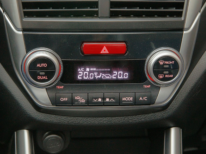 Subaru Forester S-edition 2011 климат-контроль