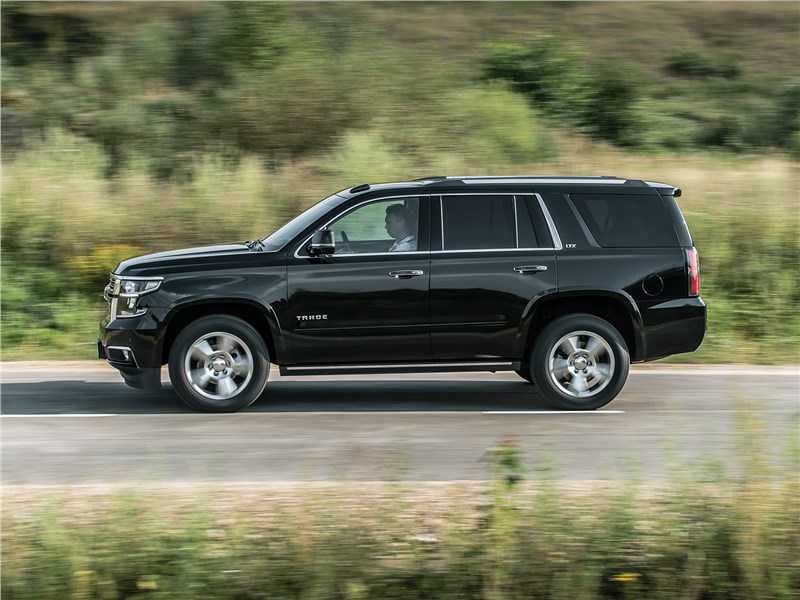 Chevrolet Tahoe 2015 вид сбоку