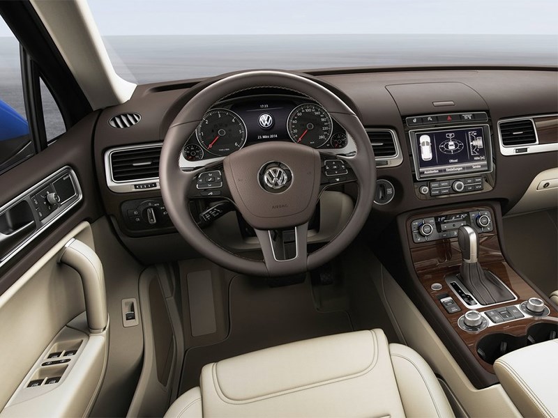 Volkswagen Touareg 2014 водительское место