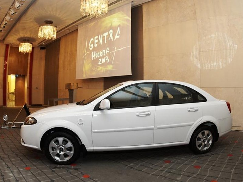 Daewoo Gentra 2013 вид сбоку