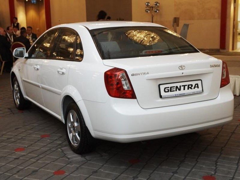 Daewoo Gentra 2013 вид сзади