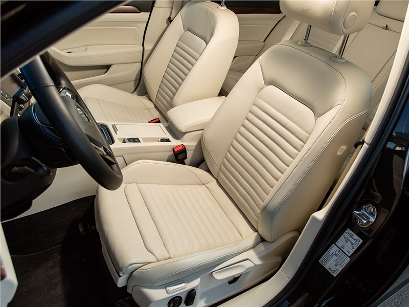 Volkswagen Passat 2015 передние кресла