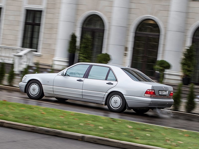 Mercedes-Benz S-Klasse 1997 вид сбоку