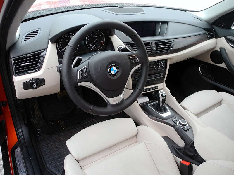 BMW X1 2012 водительское место