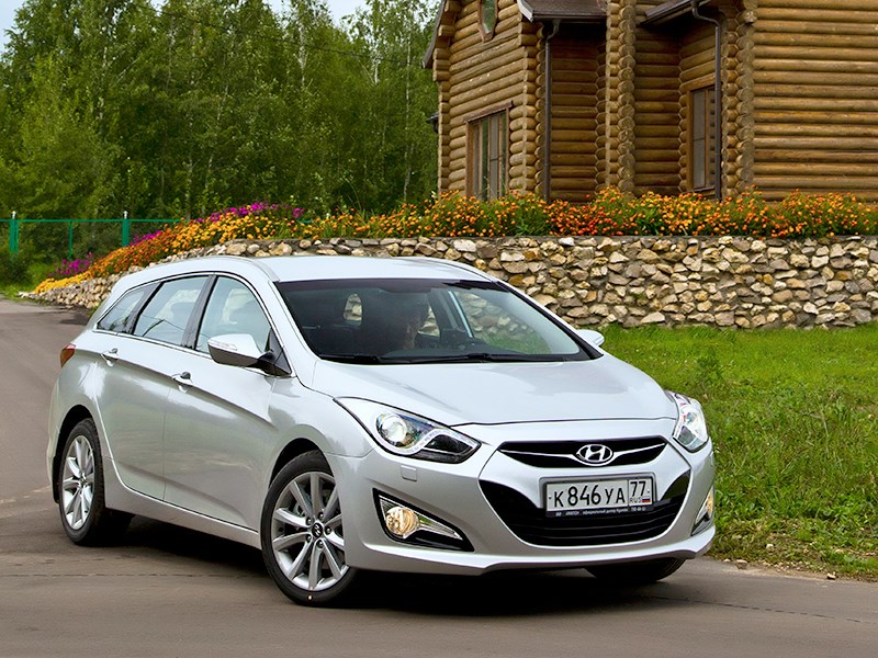 Hyundai i40 2012 вид спереди