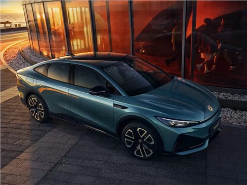 Volkswagen и Xpeng представили электроседан ID. Unyx 07 с запасом хода 558 км