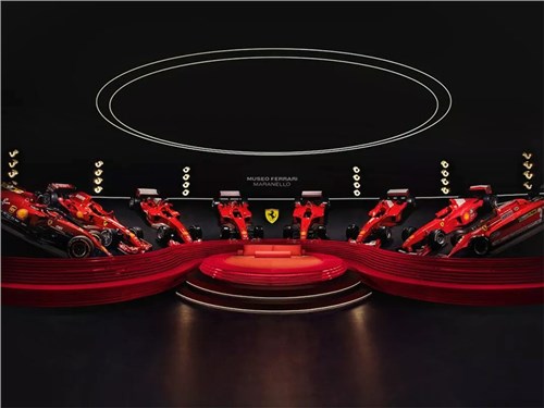 Ночь в музее по-итальянски: Ferrari предложила фанатам Формулы-1 переночевать в заводском музее