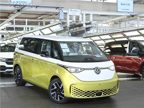 Volkswagen планировала выпустить гибридную версию ID. Buzz, но что-то пошло не так